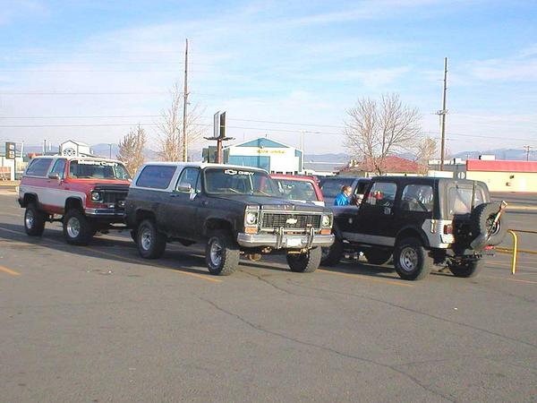 PB150002 - Today's rigs. 3 Blazers, 1 Jeep, and 1 Bronco.
