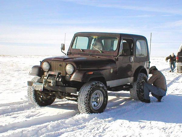 PB150008 - Bryan Lewis's Jeep.