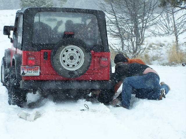 Joe helps Sai get his chains on.