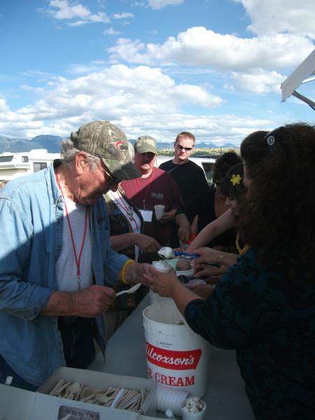 2011 Divide Ride IceCream (25).JPG