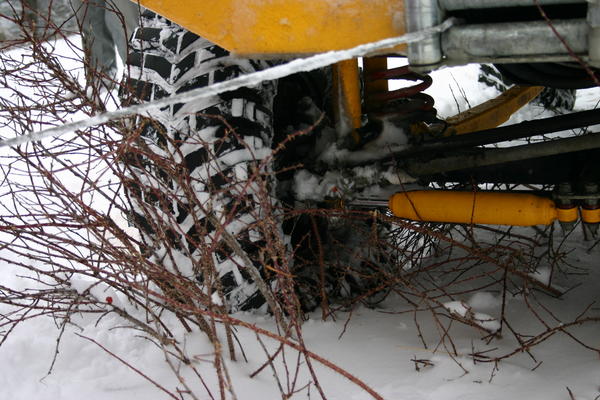 Dennis pulled sideways with his winch - good thing he has beadlocks.