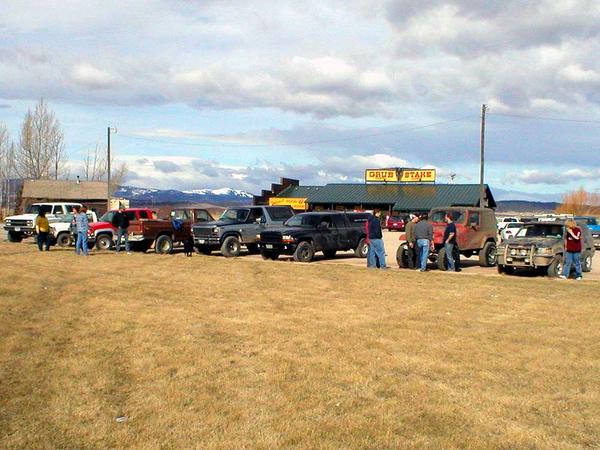 P3300013 - Getting the group together at The Grub-Stake.
7 rigs in all for this run.
Dennis LaTulip in the white Blazer is &qu