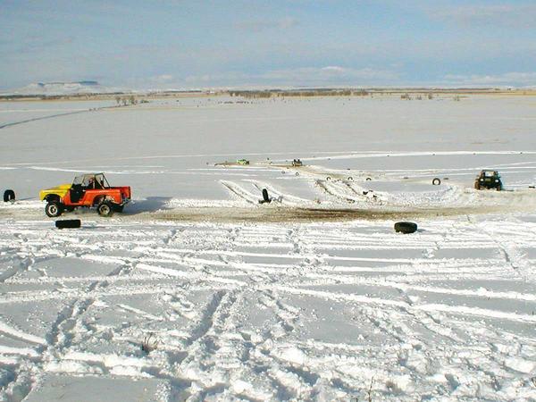 P2080033 Mountaineer Mike Jongeling leads Frontier Tyler Gordon as they head down and away from the spectators to loop around th